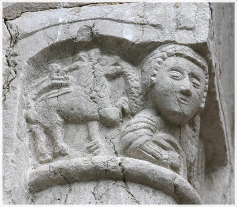 Globus, Ala, relief, Daniel i lejongropen, lejon
