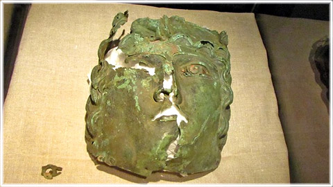 Gotland, En romersk bronsmask, 100-talet e.Kr. - foto: Ulrika Uusitalo Fernholm, Sveriges Radio