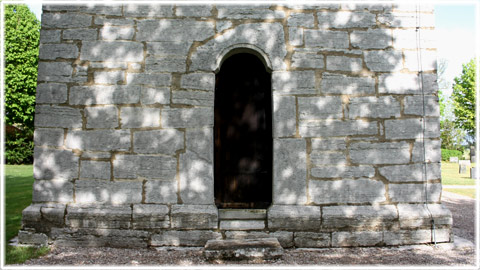 Gotland, En portal i Halla kyrka - foto: Bernt Enderborg